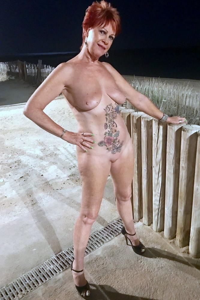 25P Mature Wife Posing 8