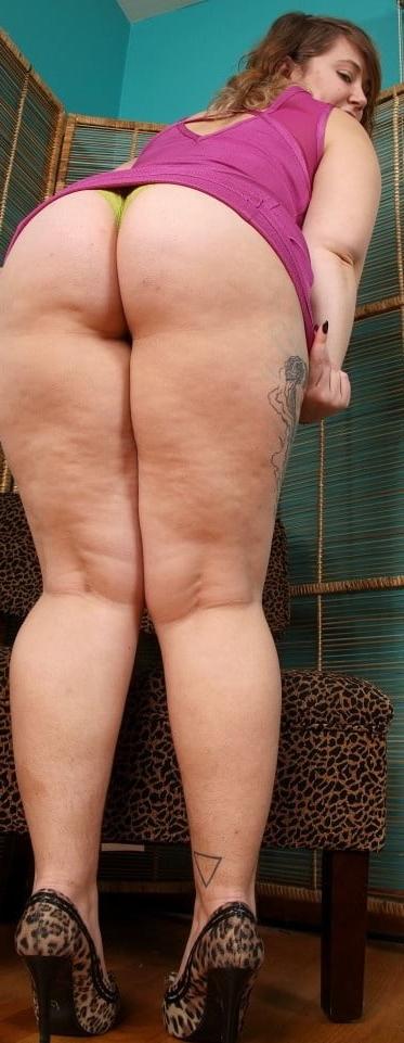 22P big round ass hairy
