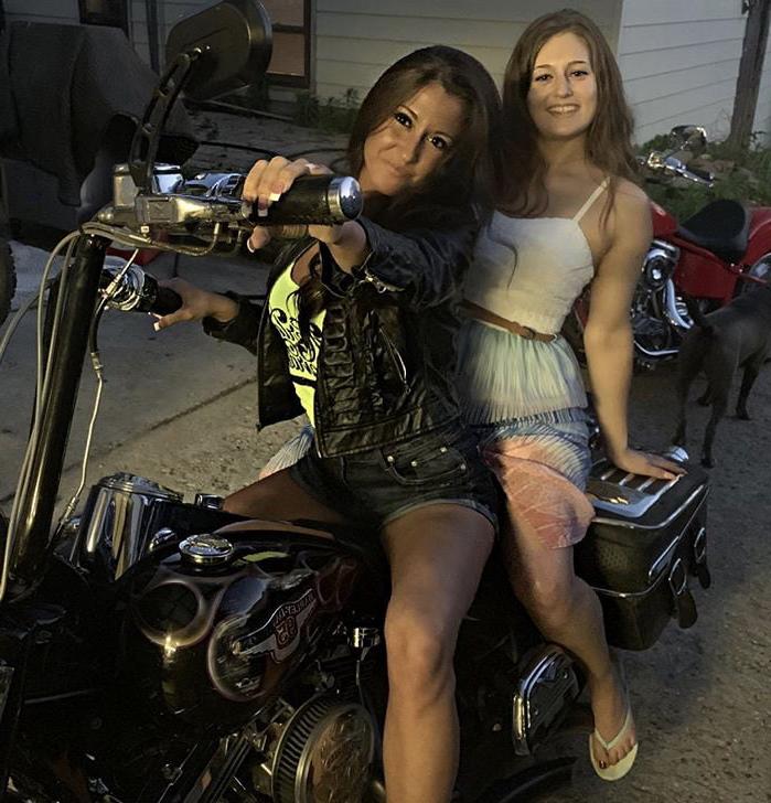 25P Smoking Hot Rachel and Tara From Illinois