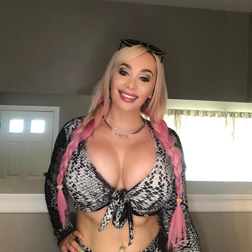 25P Smoking Hot Rachel and Tara From Illinois