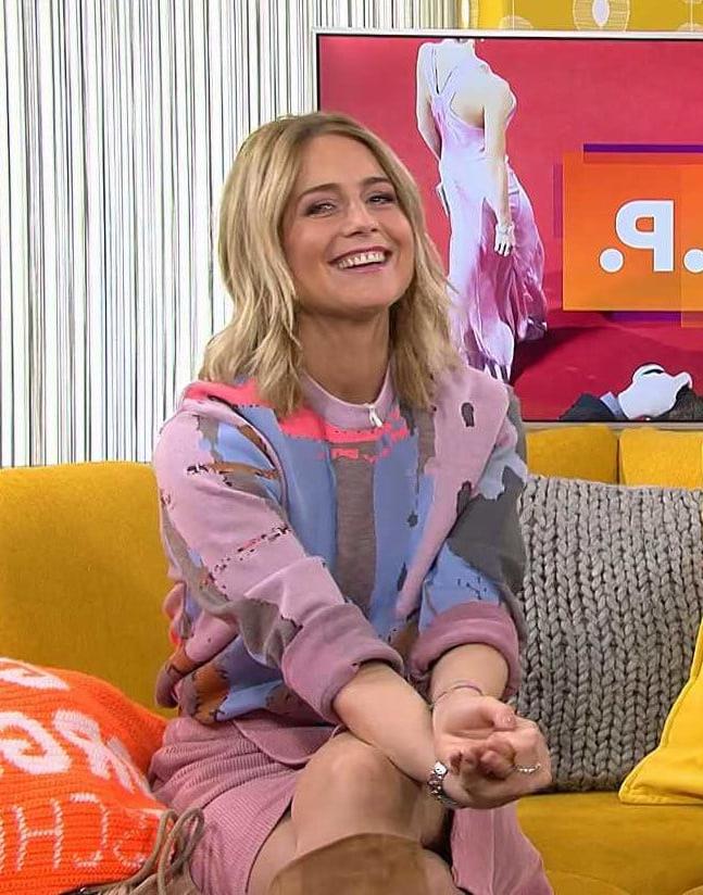 25P German TV Milf Susanna Ohlen