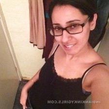 9P Indian GF nude selfies