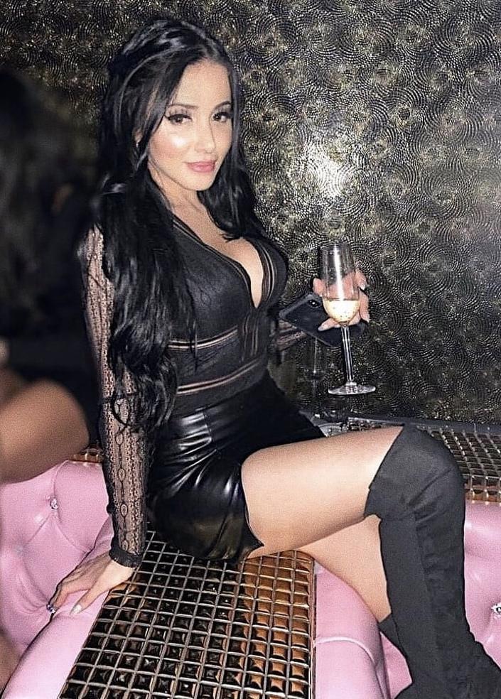 25P Would you let your sexy wife go out dressed like this?
