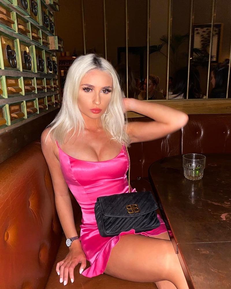 25P Would you let your sexy wife go out dressed like this?