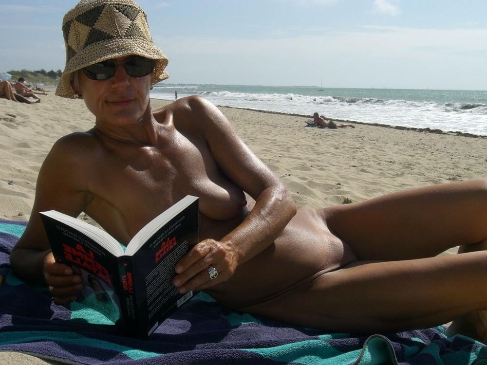 25P Mature wife 104