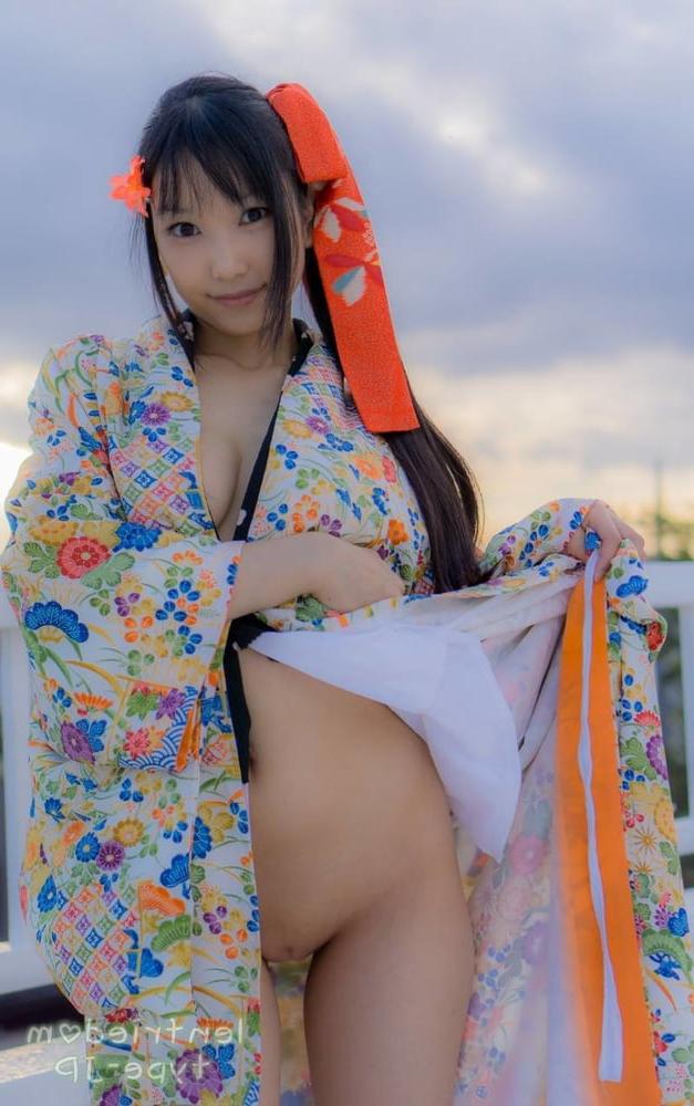 25P Perverted cosplayers