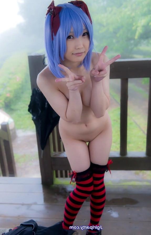 25P Perverted cosplayers