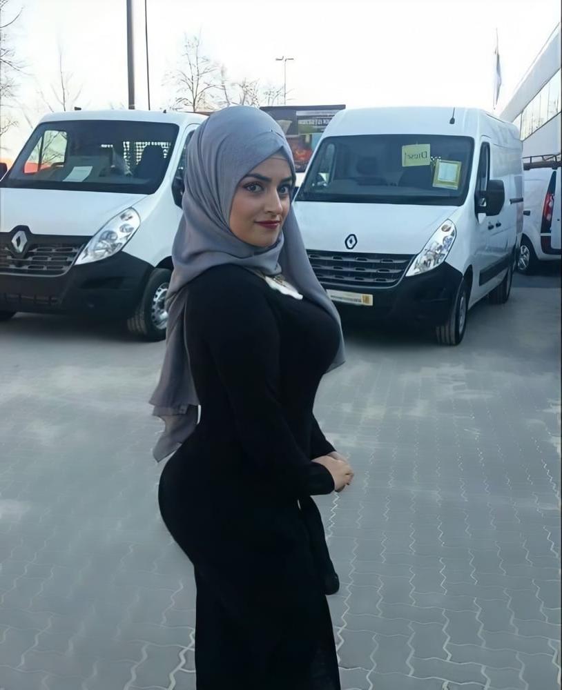 10P hijab Big ass girlfriend
