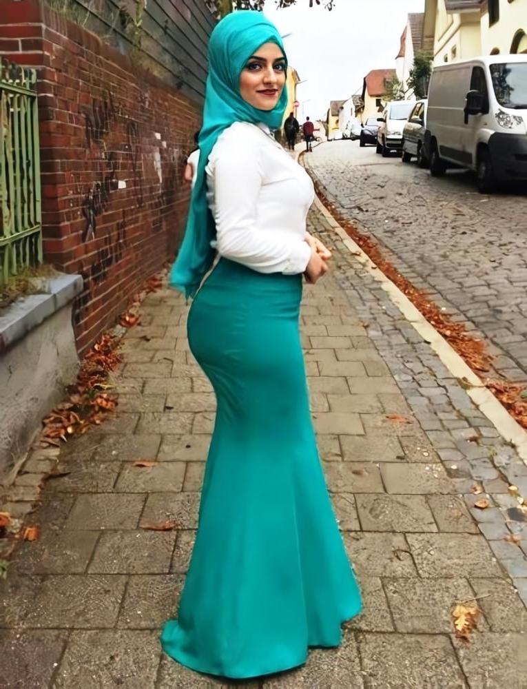 10P hijab Big ass girlfriend