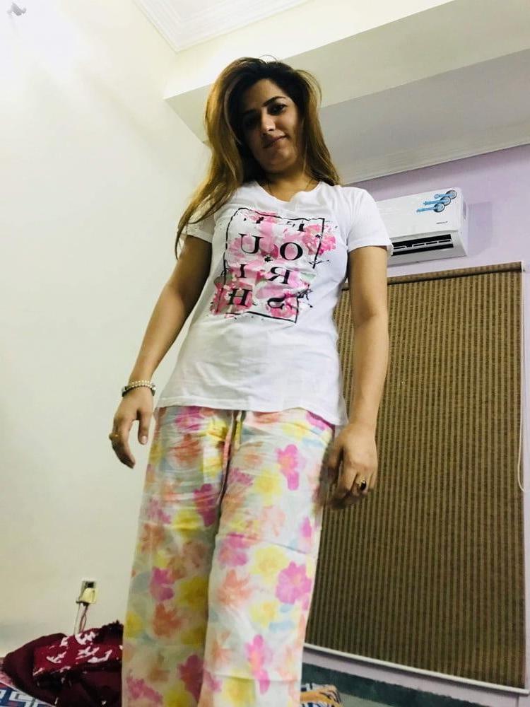 19P New married muslim girl showing boobs