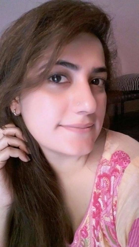 19P New married muslim girl showing boobs