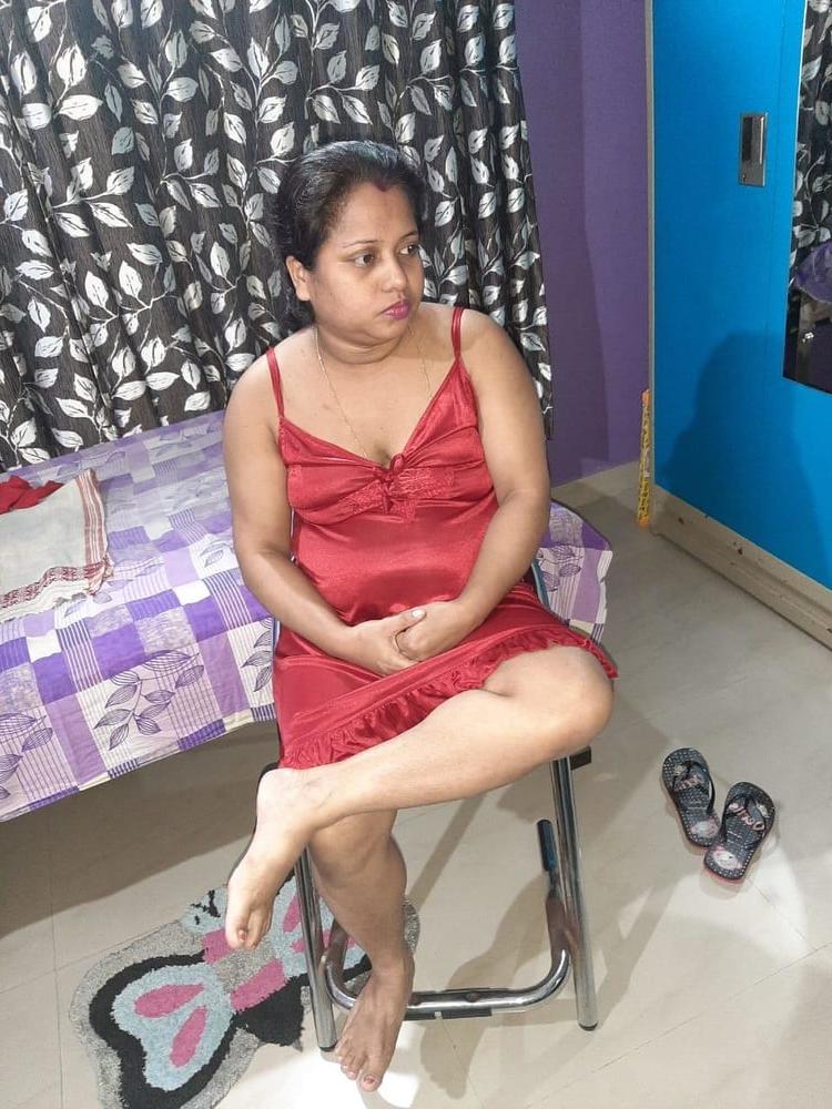 19P New married muslim girl showing boobs