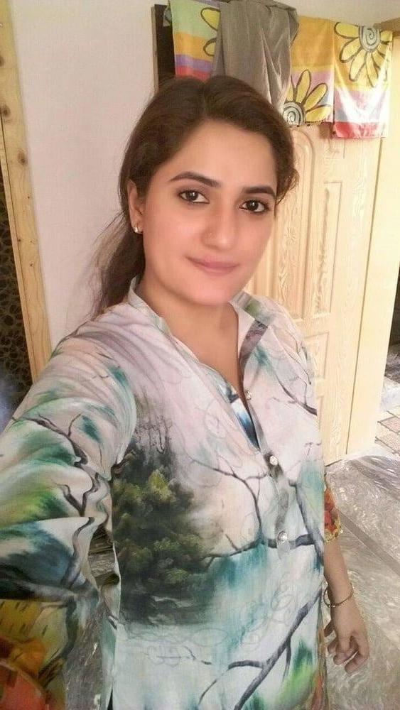 19P New married muslim girl showing boobs