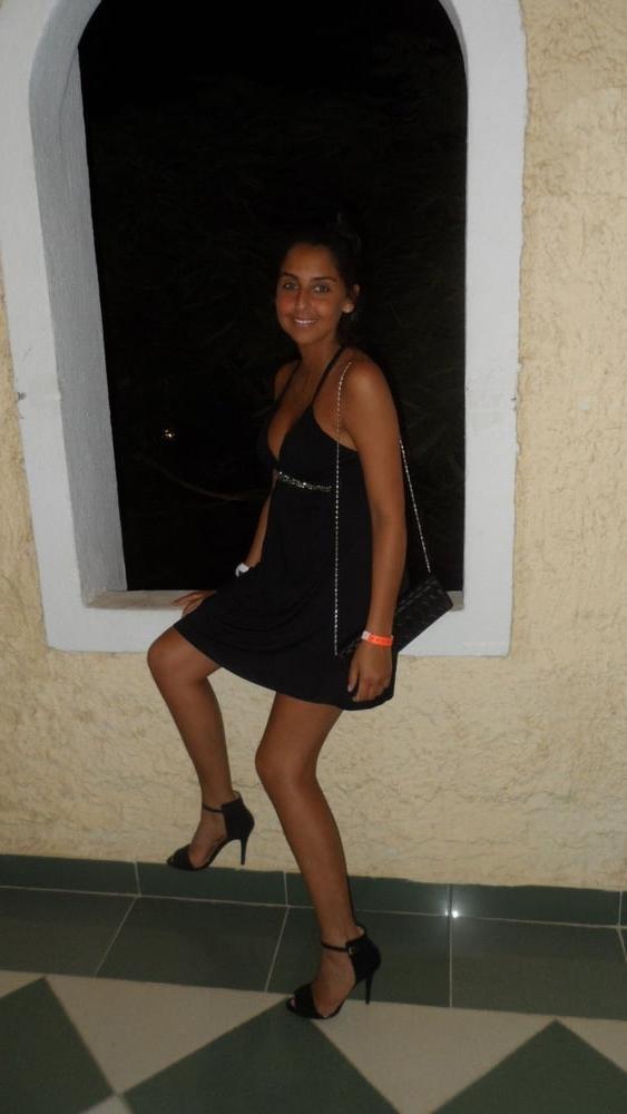 25P Sexy wife vacation pics