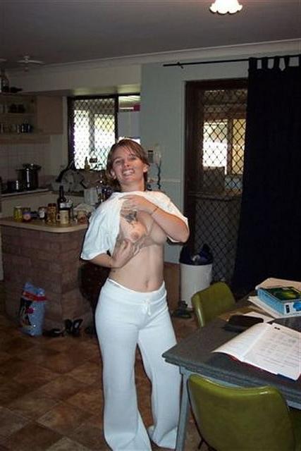 25P 9. Aussie wife Wendy