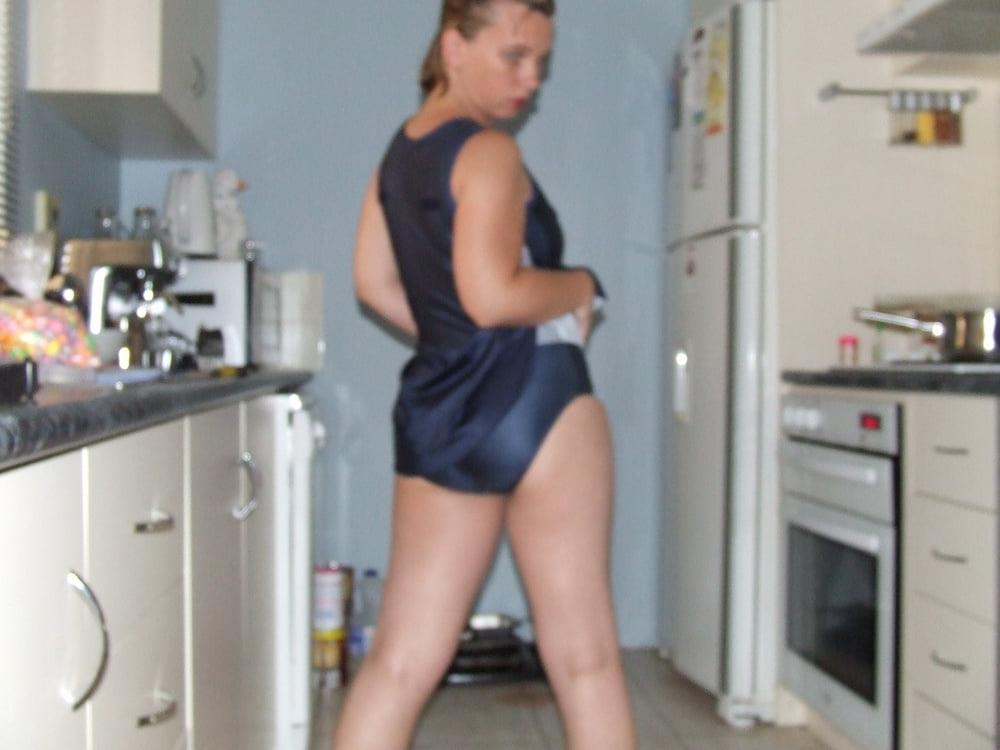 25P 9. Aussie wife Wendy