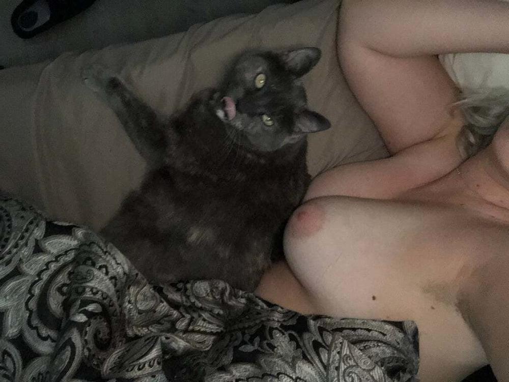 25P Blonde slutty girl showing big tits, ass and pussy