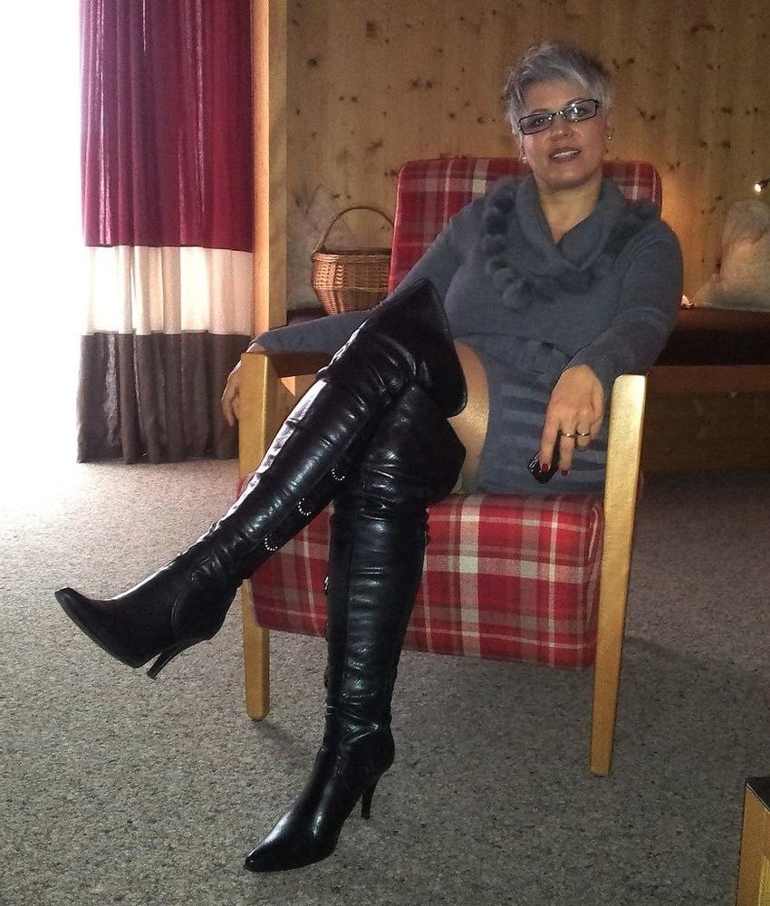 25P Ladies showing why Boots are so sexy