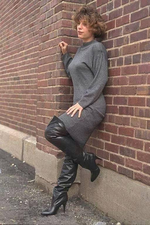25P Ladies showing why Boots are so sexy