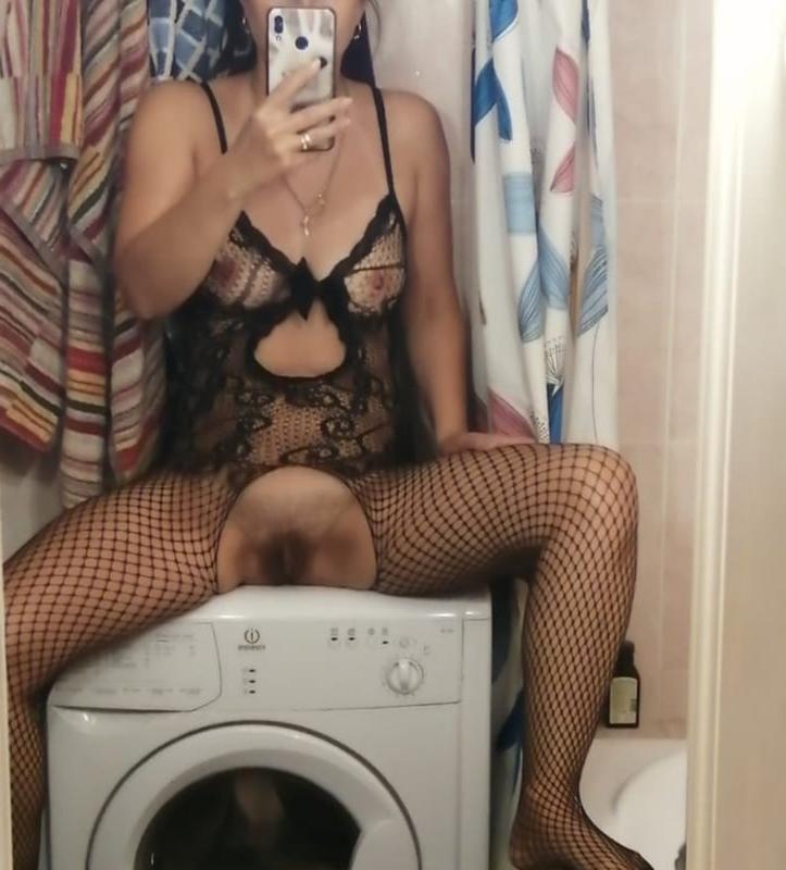 15P Hot Phone Selfshots