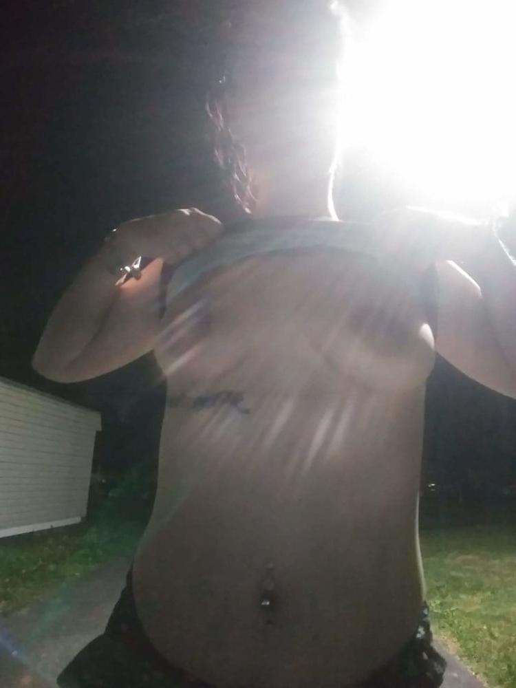 25P Sexy young wife flashing