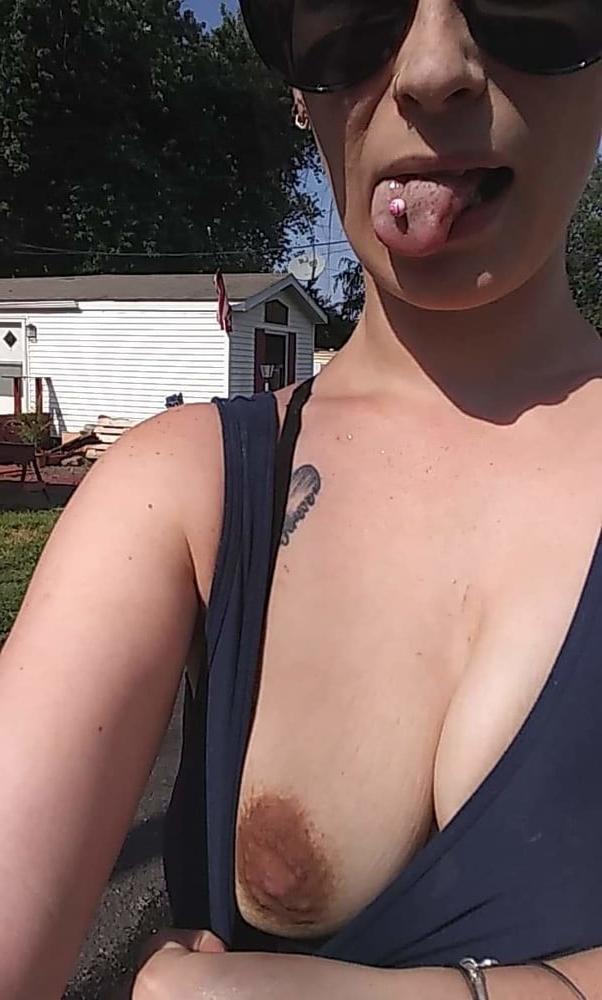 25P Sexy young wife flashing