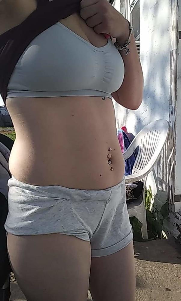 24P Amateur young wife flashing in public
