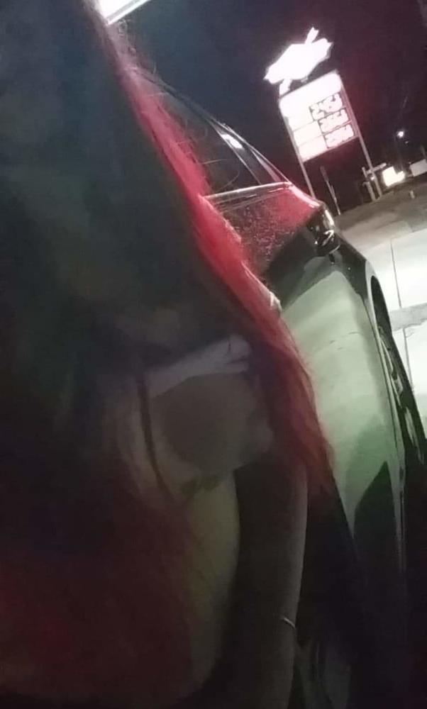 24P Amateur young wife flashing in public