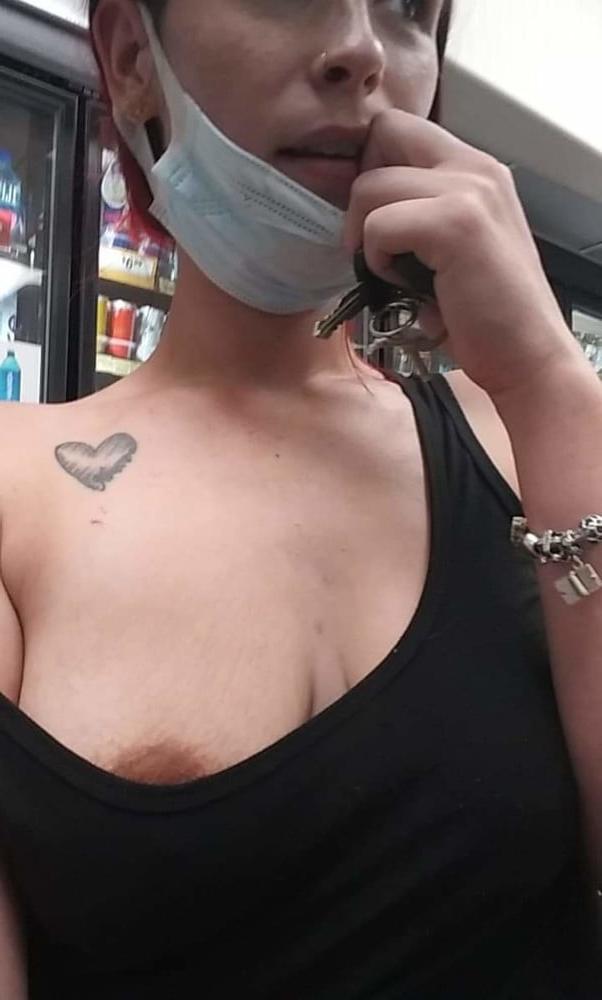 24P Amateur young wife flashing in public