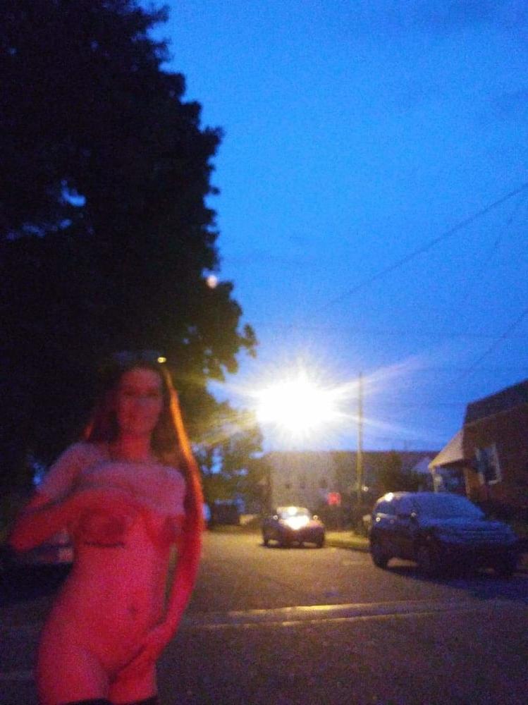 24P Amateur young wife flashing in public