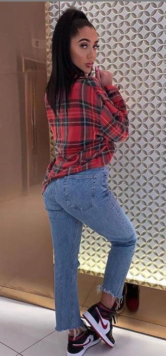25P Beautiful Teen Chav Cum Slut Curvy Body Big Ass Gorgeous Tit
