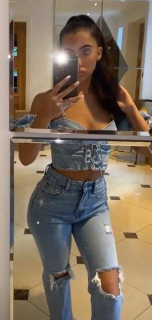 25P Beautiful Teen Chav Cum Slut Curvy Body Big Ass Gorgeous Tit