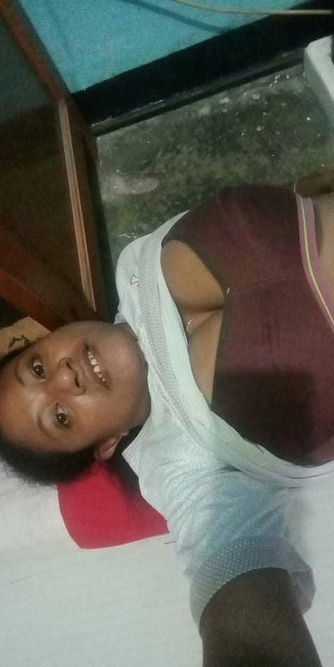 8P PNG milf shows her boobs
