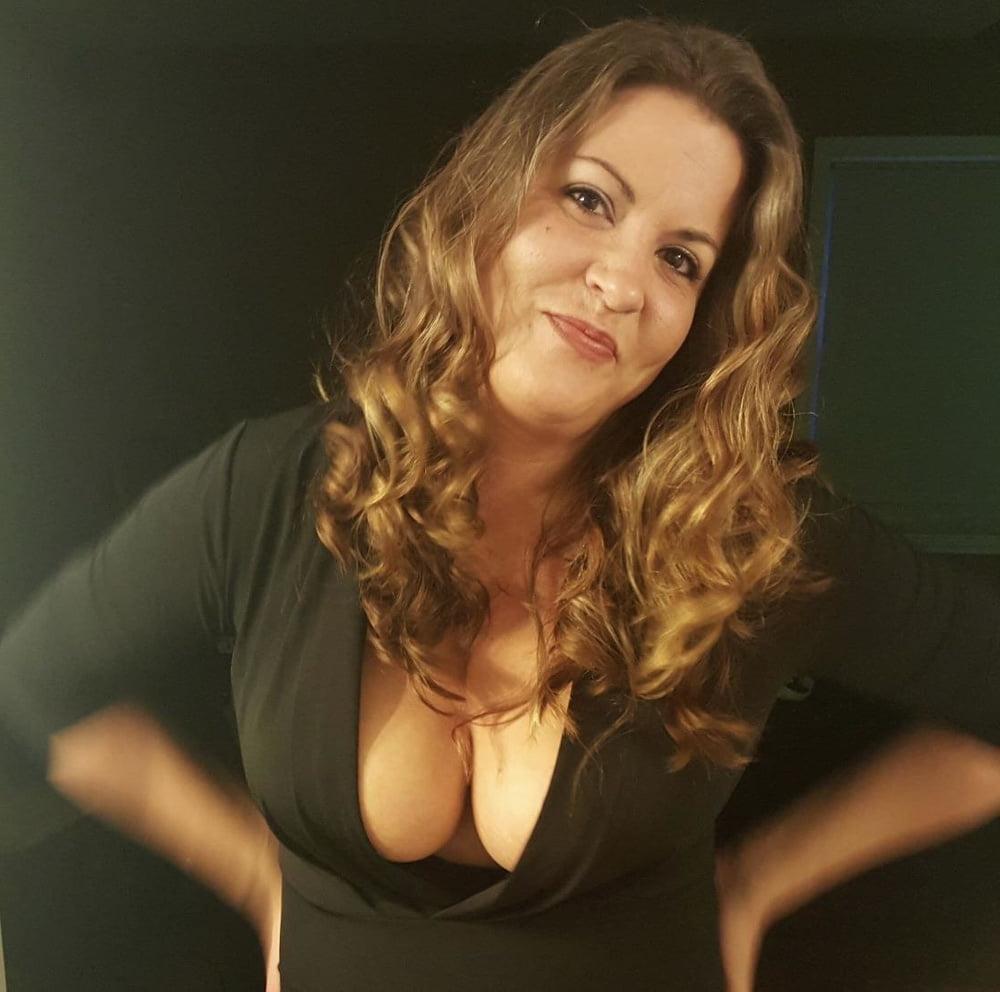 25P EXPOSED Exhibitionist Hot Wife Hot and Wet