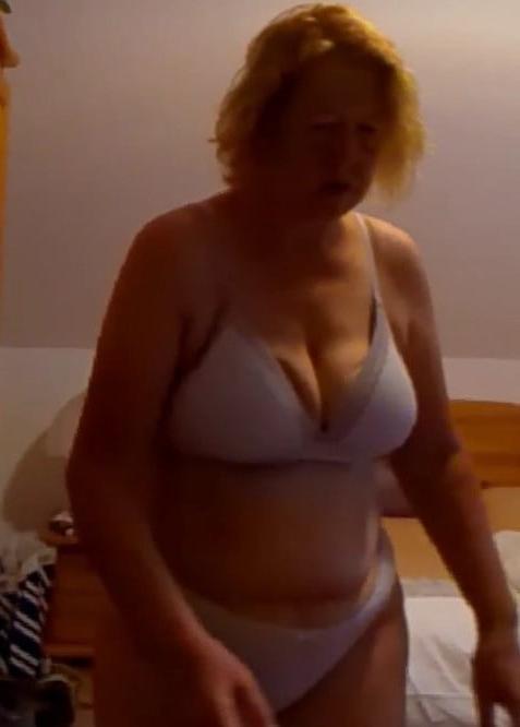 16P My wife in lingerie