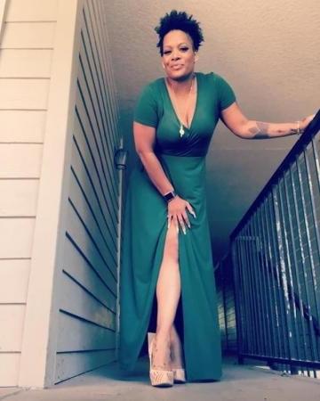 12P Black horny milf
