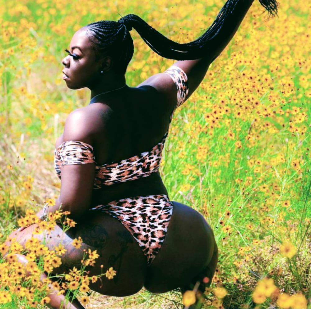 25P Dark skin beauty's