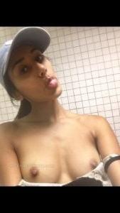 25P indian sexy NRi teen naked selfie