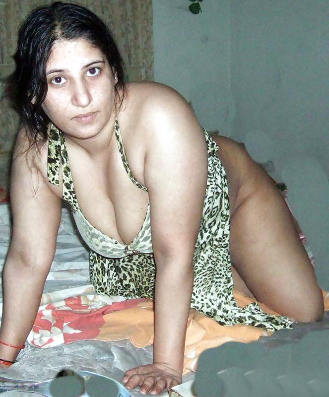 11P Hot indian mature