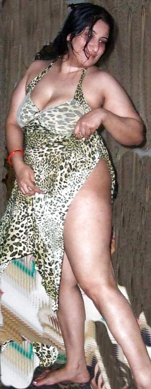 11P Hot indian mature