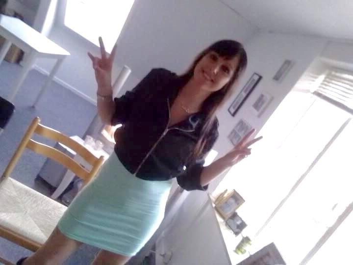 18P sexy wife showing off