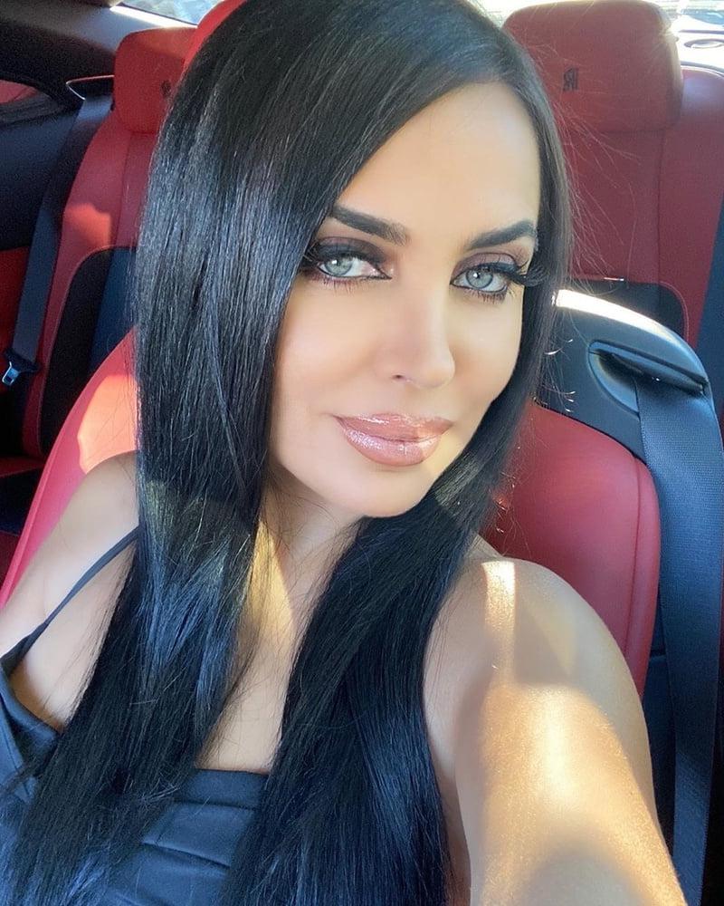 25P Smoking Hot Armenian Milf Mary