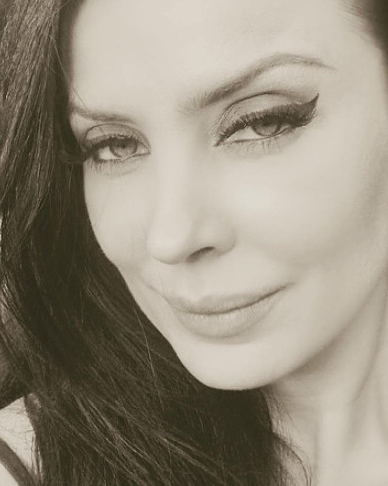 25P Smoking Hot Armenian Milf Mary