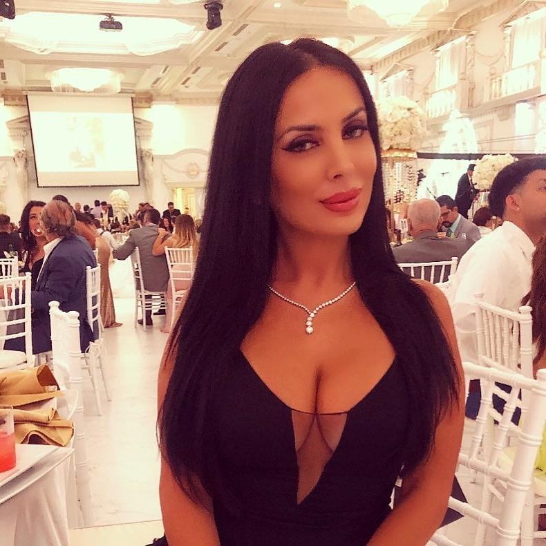 25P Smoking Hot Armenian Milf Mary