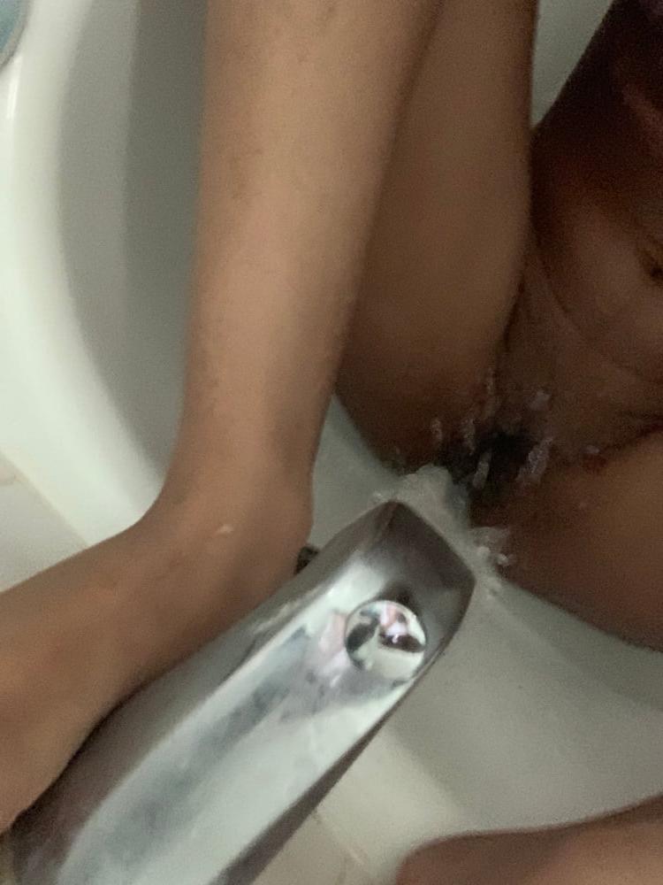 16P Teen Diamonique shows her tits and pussy