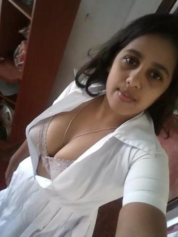 24P Indian sexy girl show her boobs