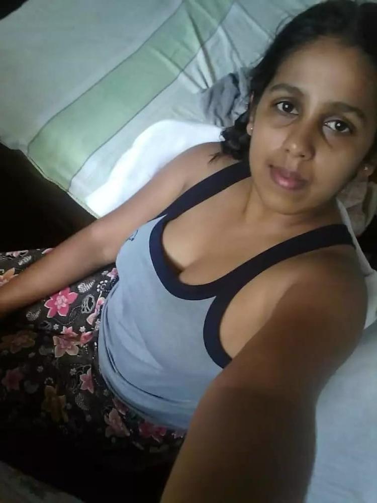 24P Indian sexy girl show her boobs