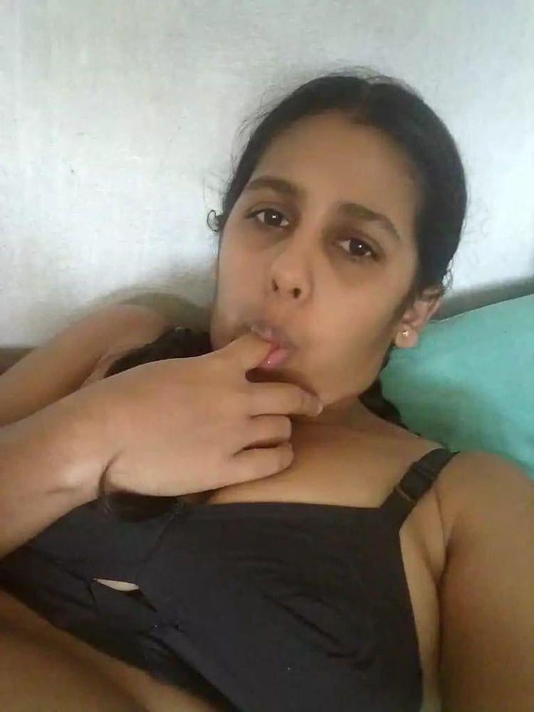 24P Indian sexy girl show her boobs