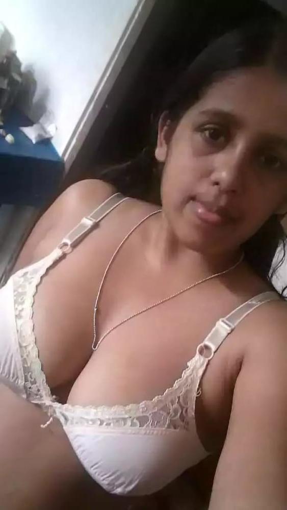 24P Indian sexy girl show her boobs