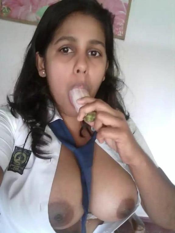 24P Indian sexy girl show her boobs